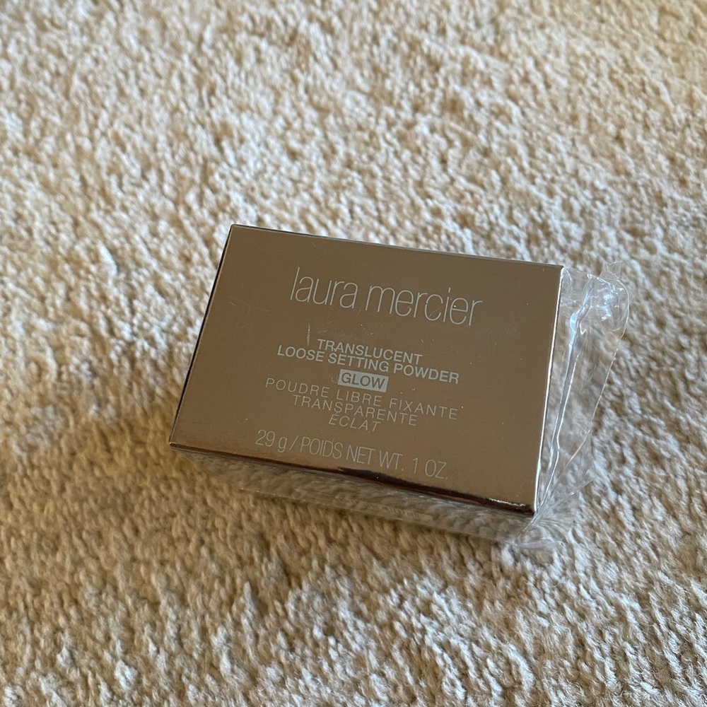 Laura Mercier Translucent Setting Powder - Picture 2 of 2